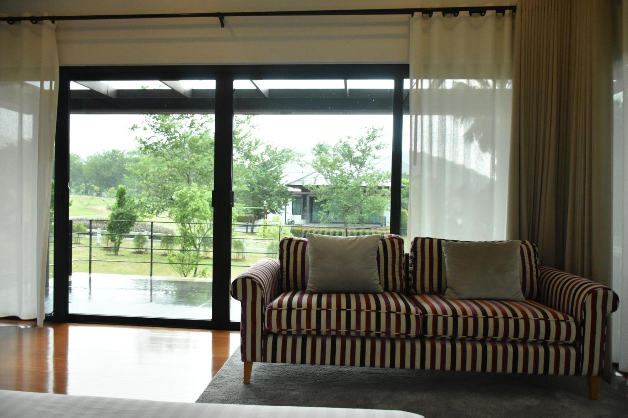 Monlada Khaoyai Hotel Му Си Екстериор снимка